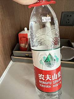 农夫山泉饮用水1.5L