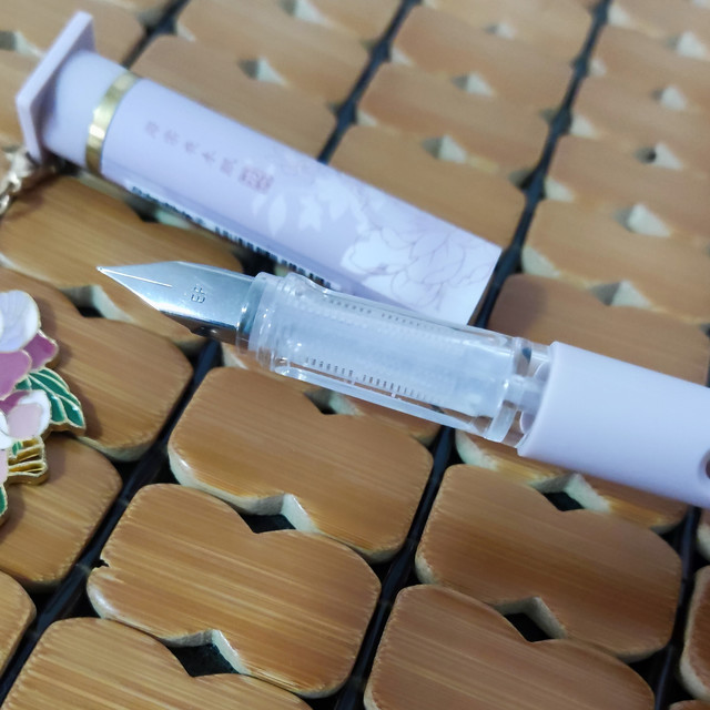 学生专用钢笔，书写流畅