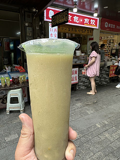 在武汉过早，怎么能不配上一杯冰绿豆汤