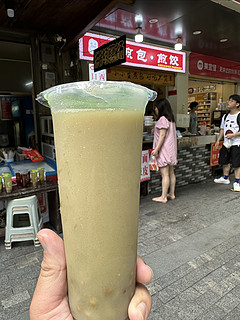 在武汉过早，怎么能不配上一杯冰绿豆汤