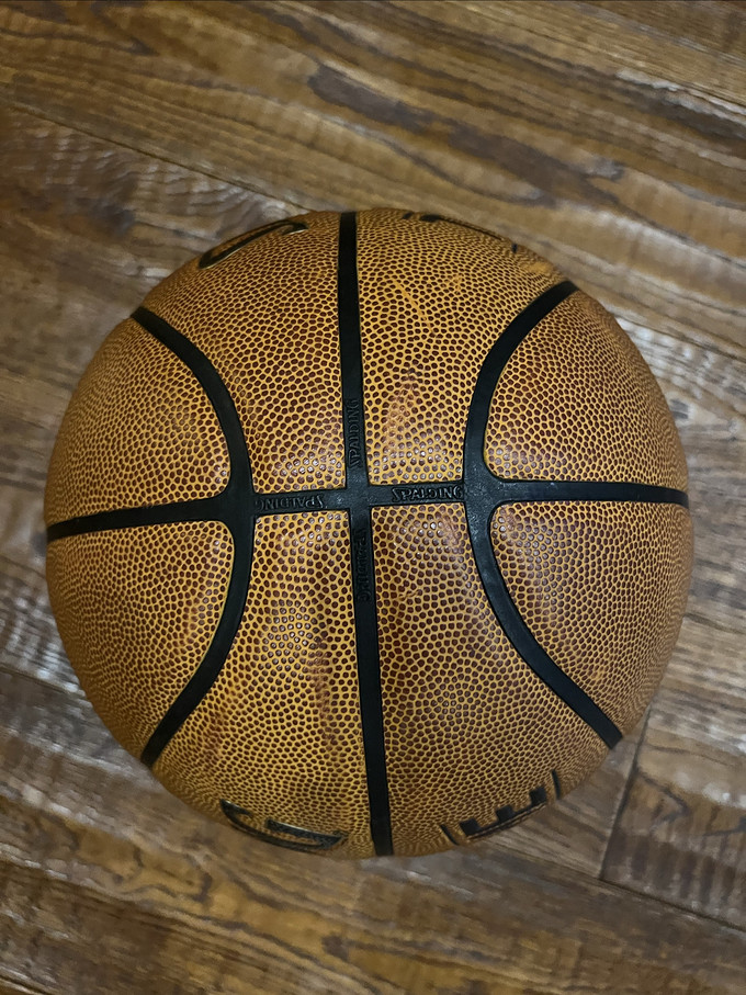 斯伯丁篮球
