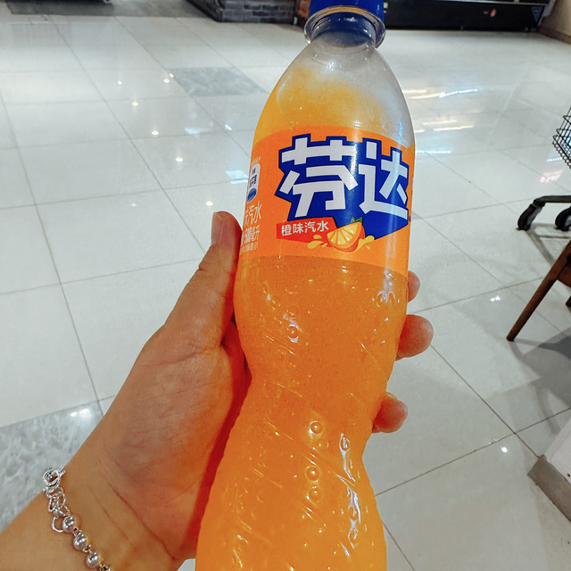 芬达橙味汽水🥤