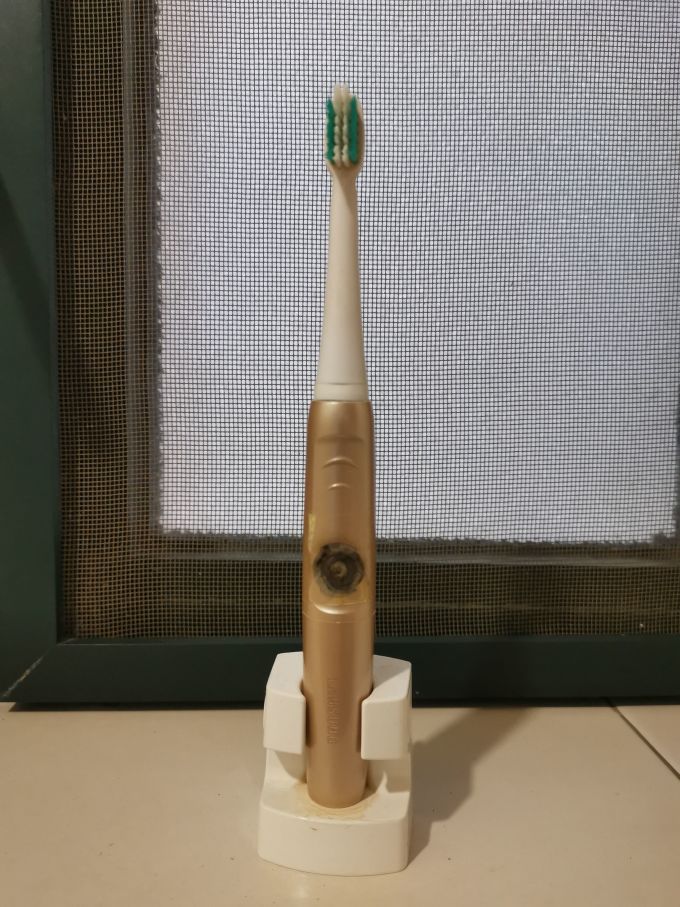 亮星电动牙刷