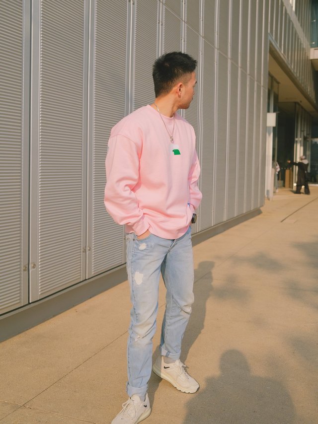 分享一件Russell的圆领卫衣