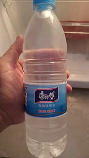 解渴喝饮料，补水还得矿泉水！