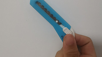 蓝色刀片壁纸刀拇指型