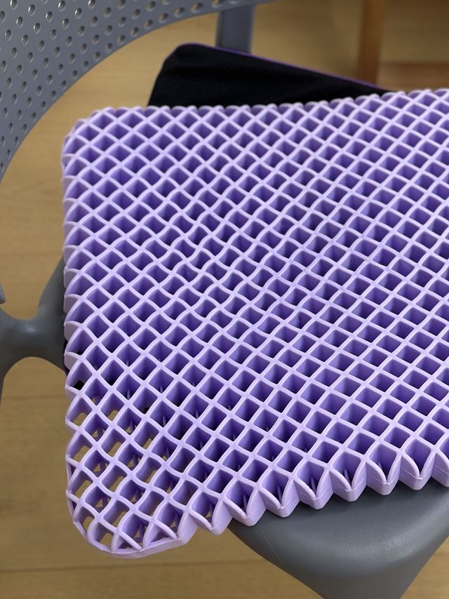 怕热的人，板凳和坐垫都要是洞洞的