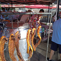 这个集市的吊炉烤五花肉，煎饼果子真好吃啊