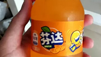 芬达汽水：橙子味浓，甜度适中的夏日佳品🍊🥤