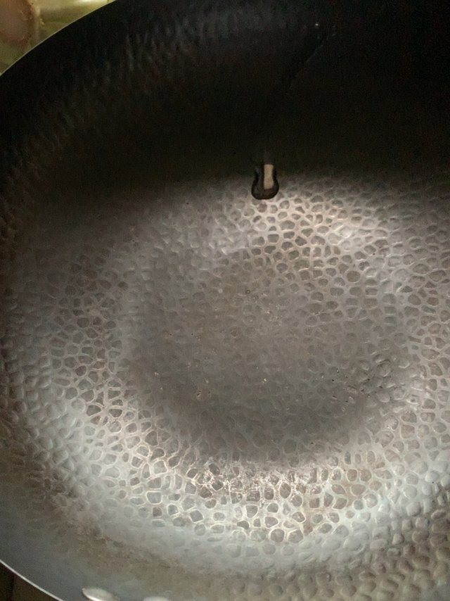 又轻又薄的熟铁锅炒菜真的不错