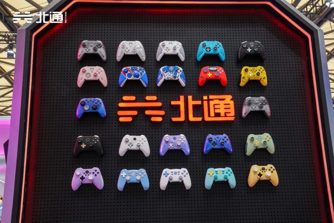 ChinaJoy 2023:玩家现场体验北通全新游戏手柄