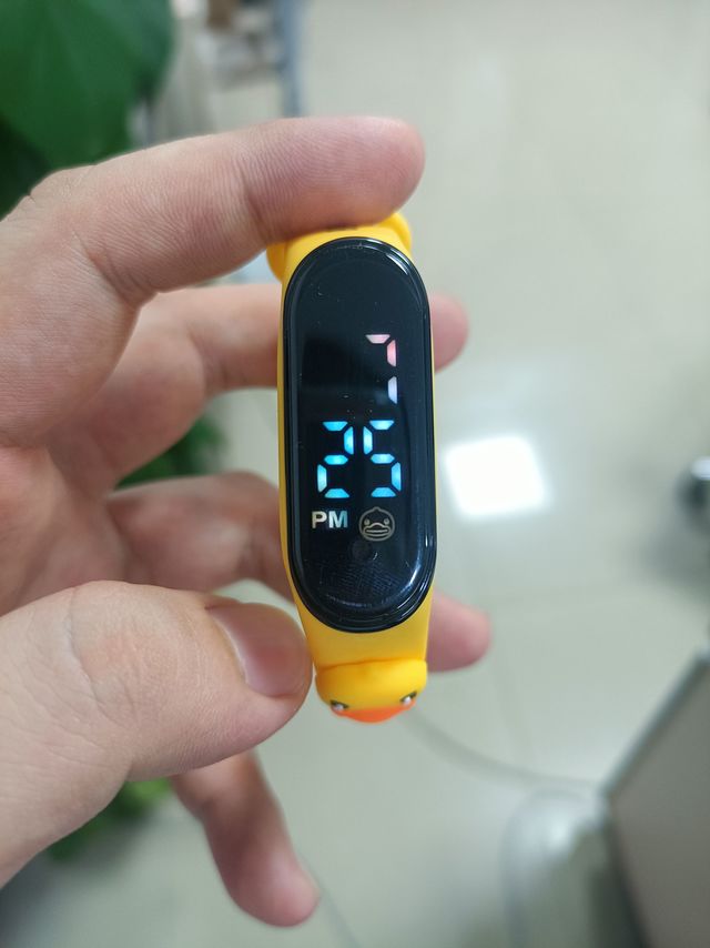 给小朋友准备的运动手表