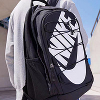 Nike（耐克）官方双肩包是一款适合秋季使用的、具有收纳功能的书包。