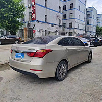 现代名图（Hyundai Elantra）是现代汽车公司推出的一款紧凑型轿车。