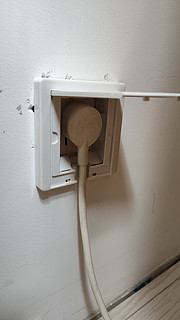 换个深坑插座，柜子背后的插座也能利用上了