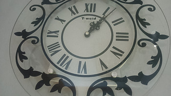 这个钟表很好看，可以挂在客厅里，而且它的钟表走的很精准