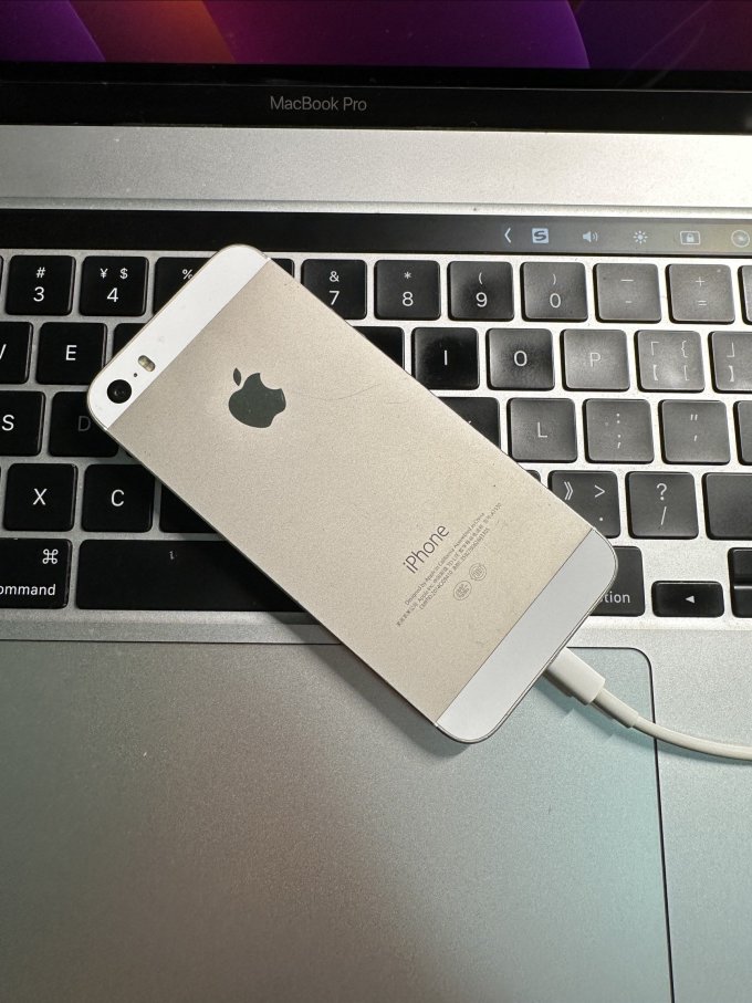 的拉一下5s的参数一块4英寸的retina显示屏,分辨率为1136 x 640像素