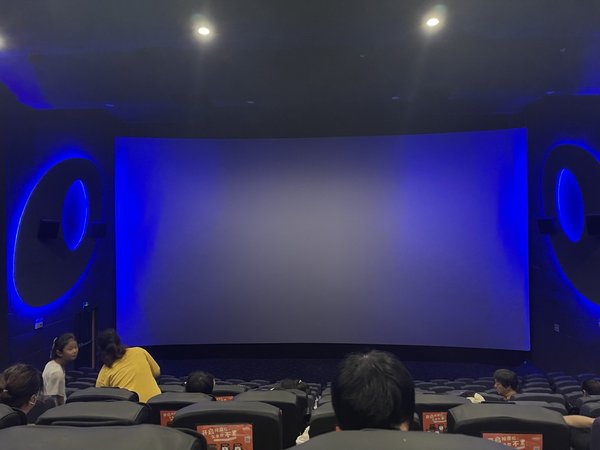 夏天的电影院是最好的约会地点