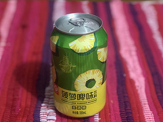 珠江啤酒出品的菠萝啤味饮料