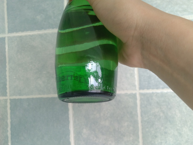 巴黎水起泡饮用水