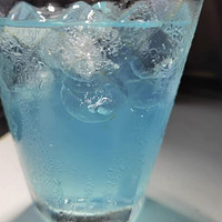 蓝莓味运动饮料，让你的运动更有活力！
