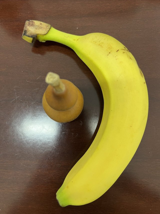 今天中午吃了一根很大的香蕉，当午饭了！