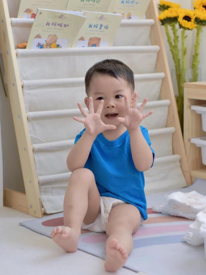 婴儿尿裤