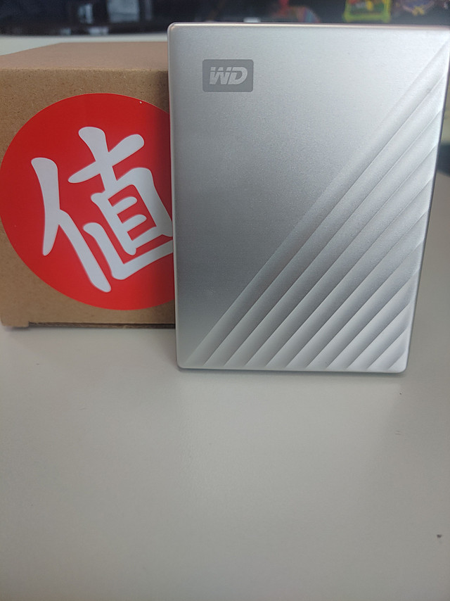 西部数据2TB  type-c接口移动硬盘