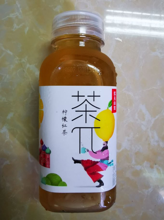 有点甜农夫山泉柠檬红茶