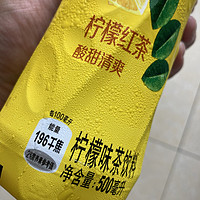 这个柠檬红茶瓶身设计有点东西