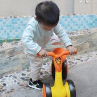 骑上我心爱的平衡车，他永远不会堵车
