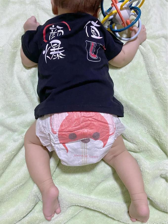 婴儿尿裤