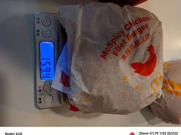 麦辣鸡腿堡实测（很早之前拍的，忘记发了）