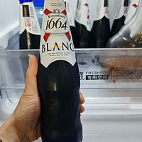 冰箱里怎能没有几瓶啤酒呢