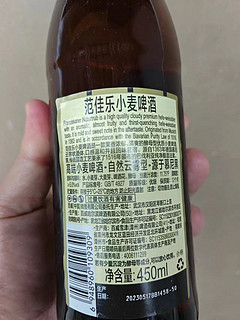 夏日，快来品尝冰镇啤酒的清凉与畅快！