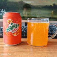 美年达橙味汽水这个炎热的夏天冰镇饮用更佳