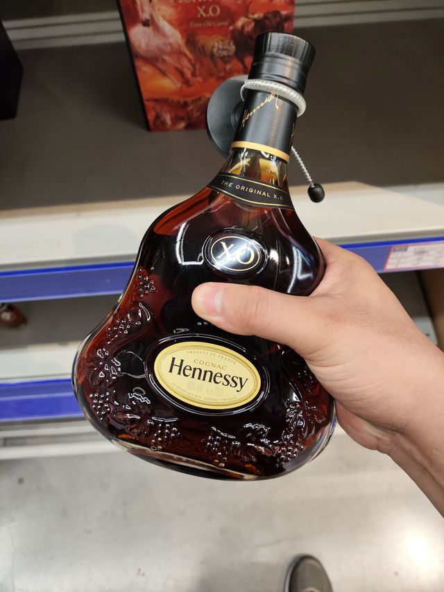 烛光晚餐怎么能少了一瓶轩尼诗呢