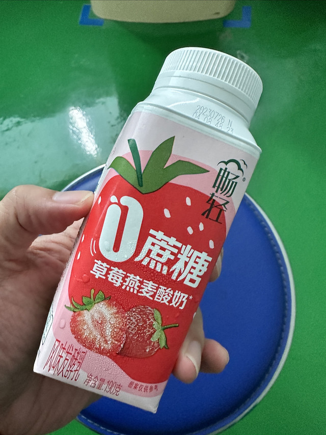 伊利畅轻草莓优酸乳真不错