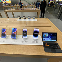 😎问候苹果手机！8.4寸win掌机屏有多大？