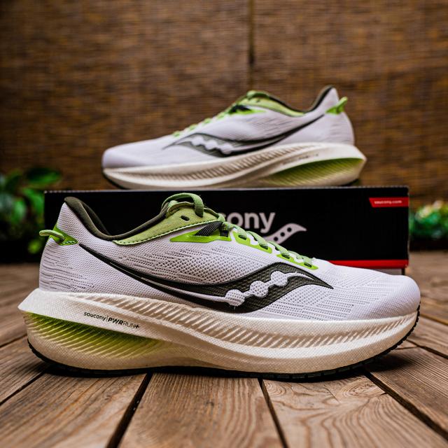 跑鞋“升舱”到底有没有必要？索康尼 胜利21一个月重度使用体验。