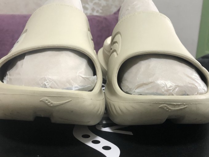 索康尼运动拖鞋