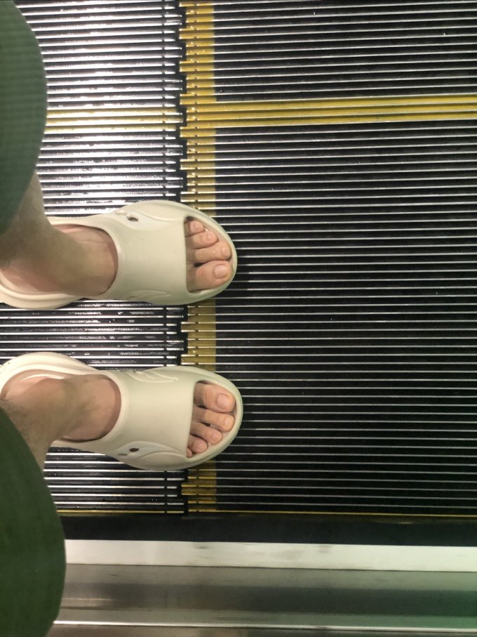 索康尼运动拖鞋