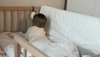 巴布豆婴儿床，给小孩子的成长有一个安全保障