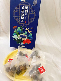 黑枸杞桑葚玫瑰茶