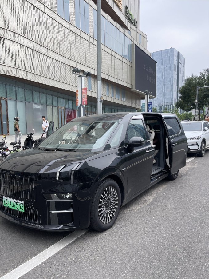 极氪新能源车