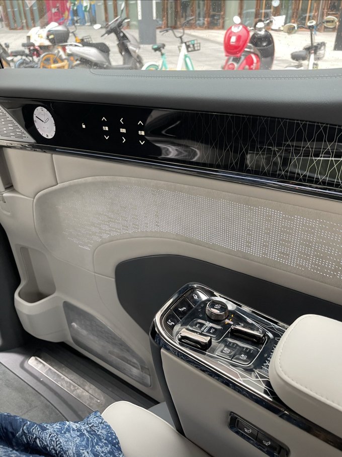 极氪新能源车