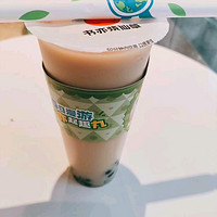 秋天的第一杯奶茶：温暖滋味的季节口福！