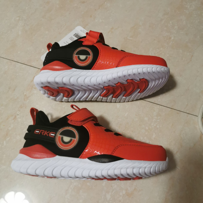 鸿星尔克儿童运动鞋