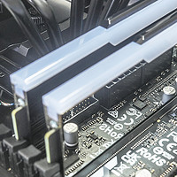 颜值灯条，轻松超频——阿斯加特博拉琪DDR5 6800MHz镜面RGB内存实测