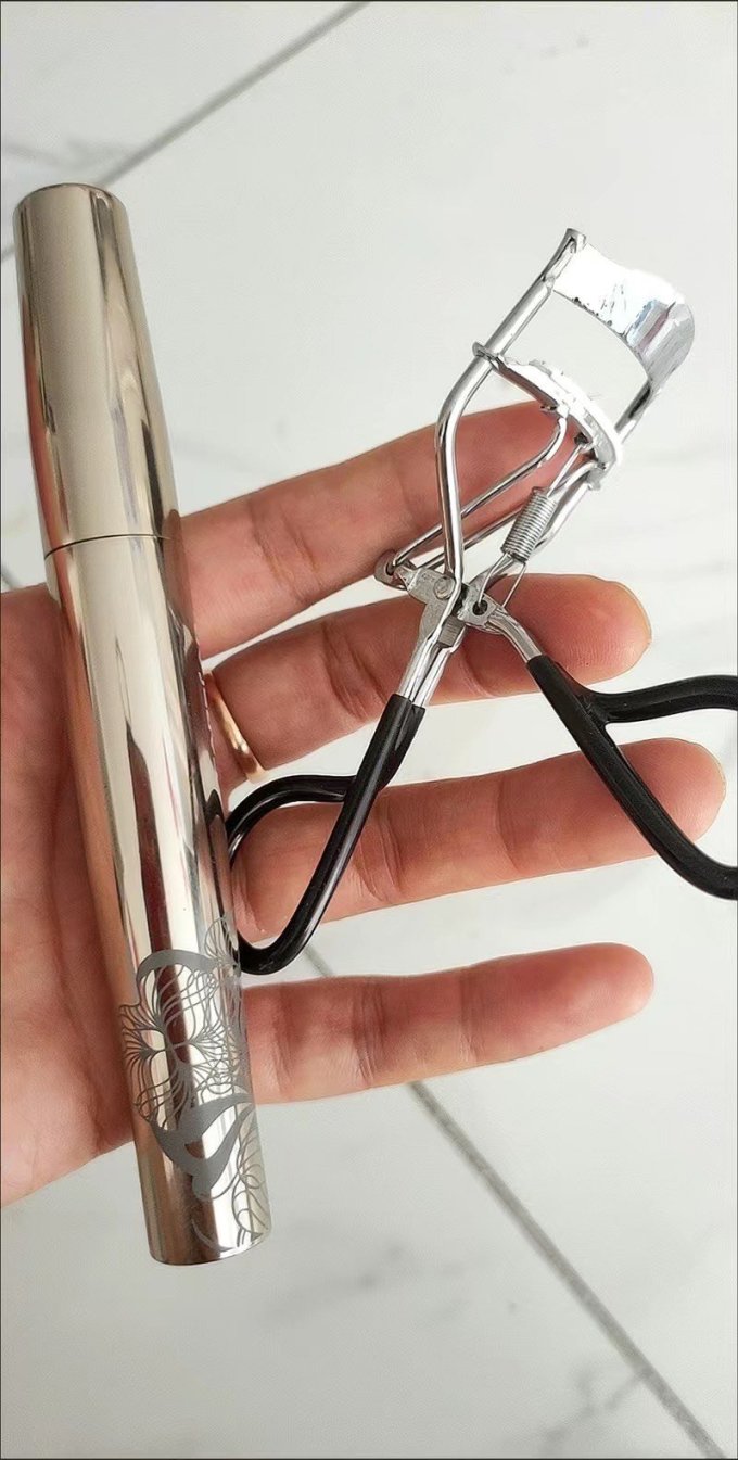 卡姿兰睫毛膏